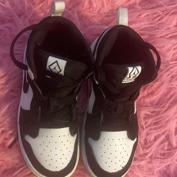 Kids retro 1s Jordan's - Picture 3 of 3